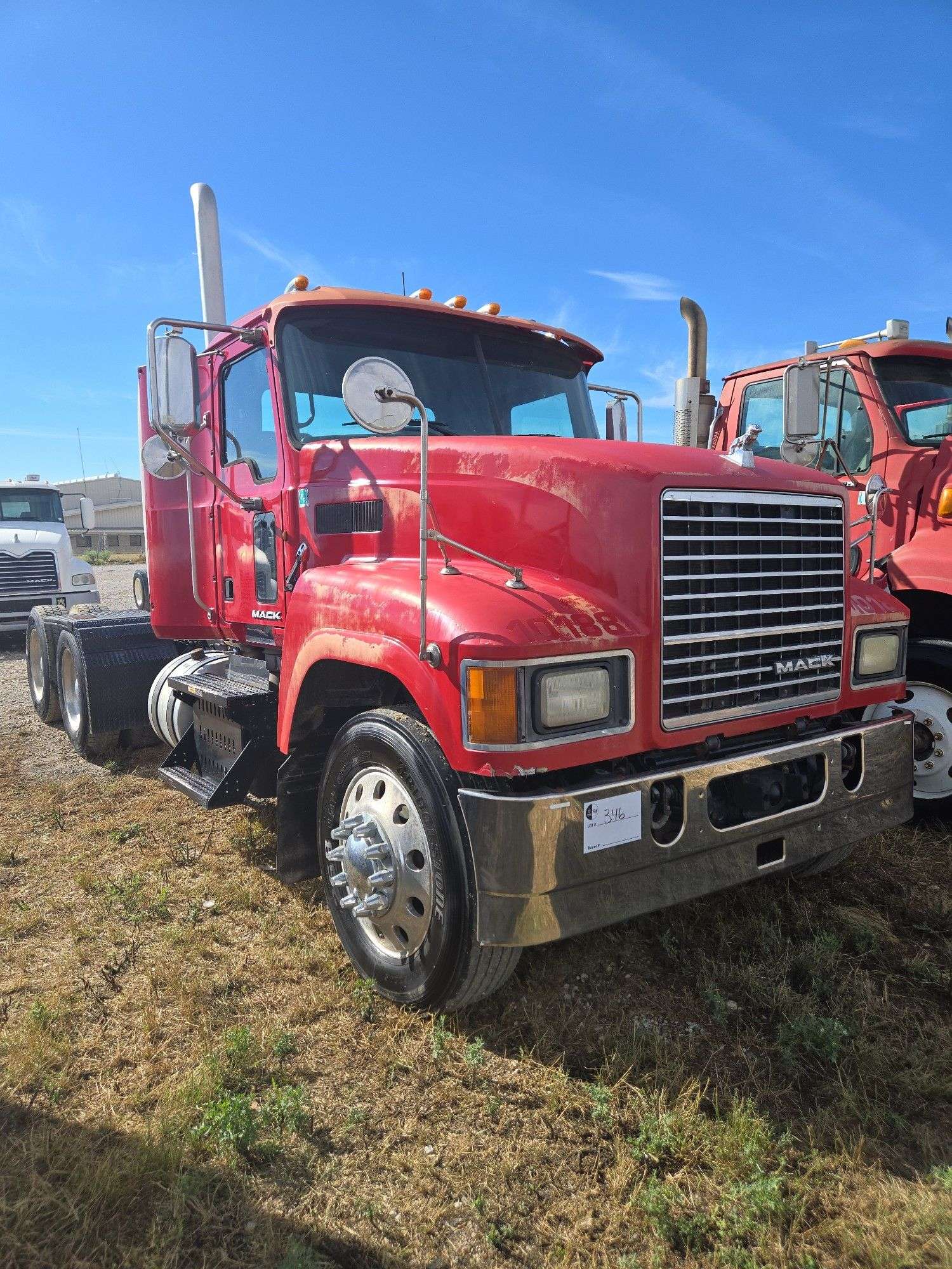 2011 Mack CHU613 showing 558,544 mi, 16,894 hrs- runs