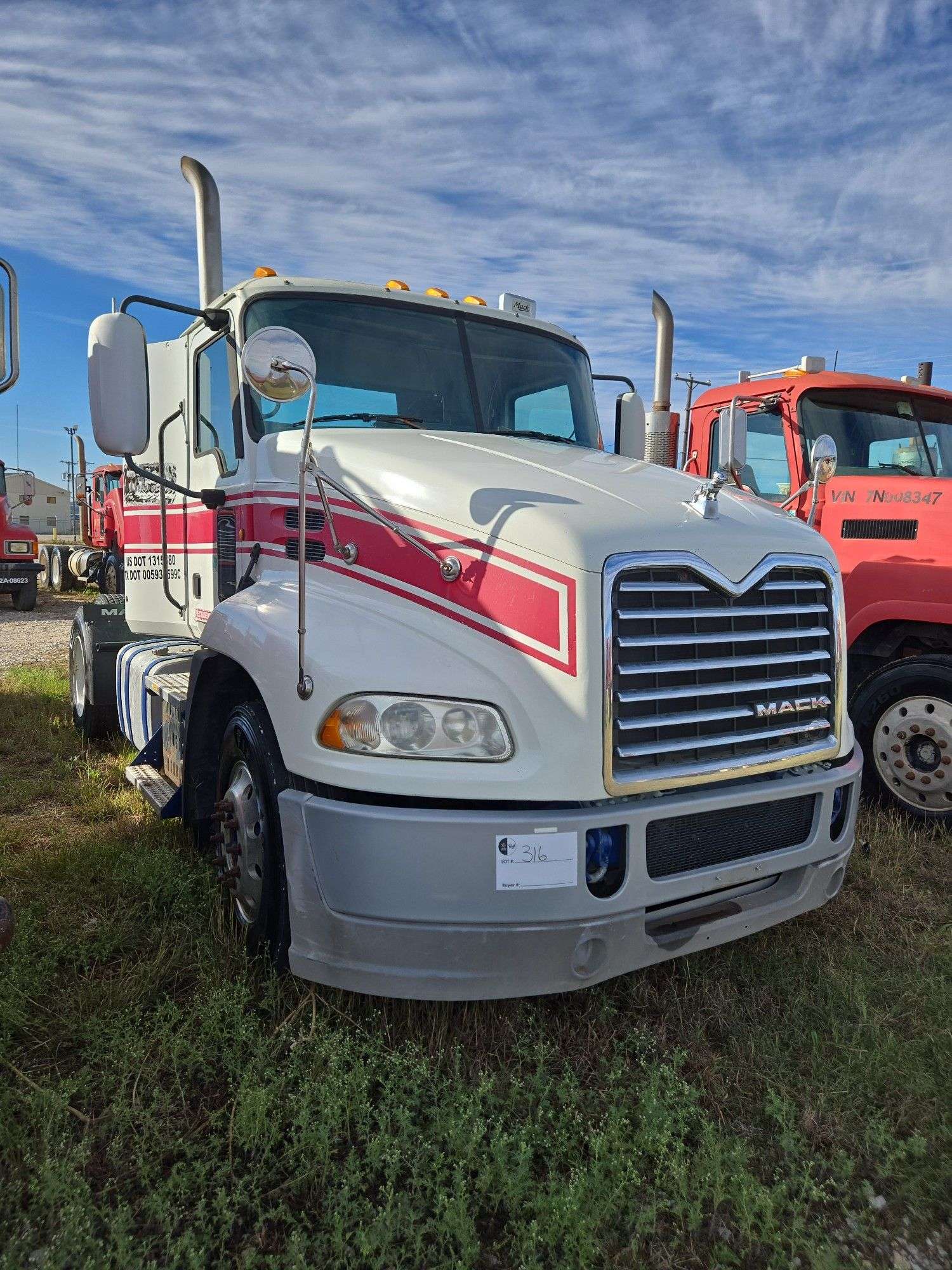 2014 Mack CHU613 showing 498,610 mi, 11,275 hrs - runs