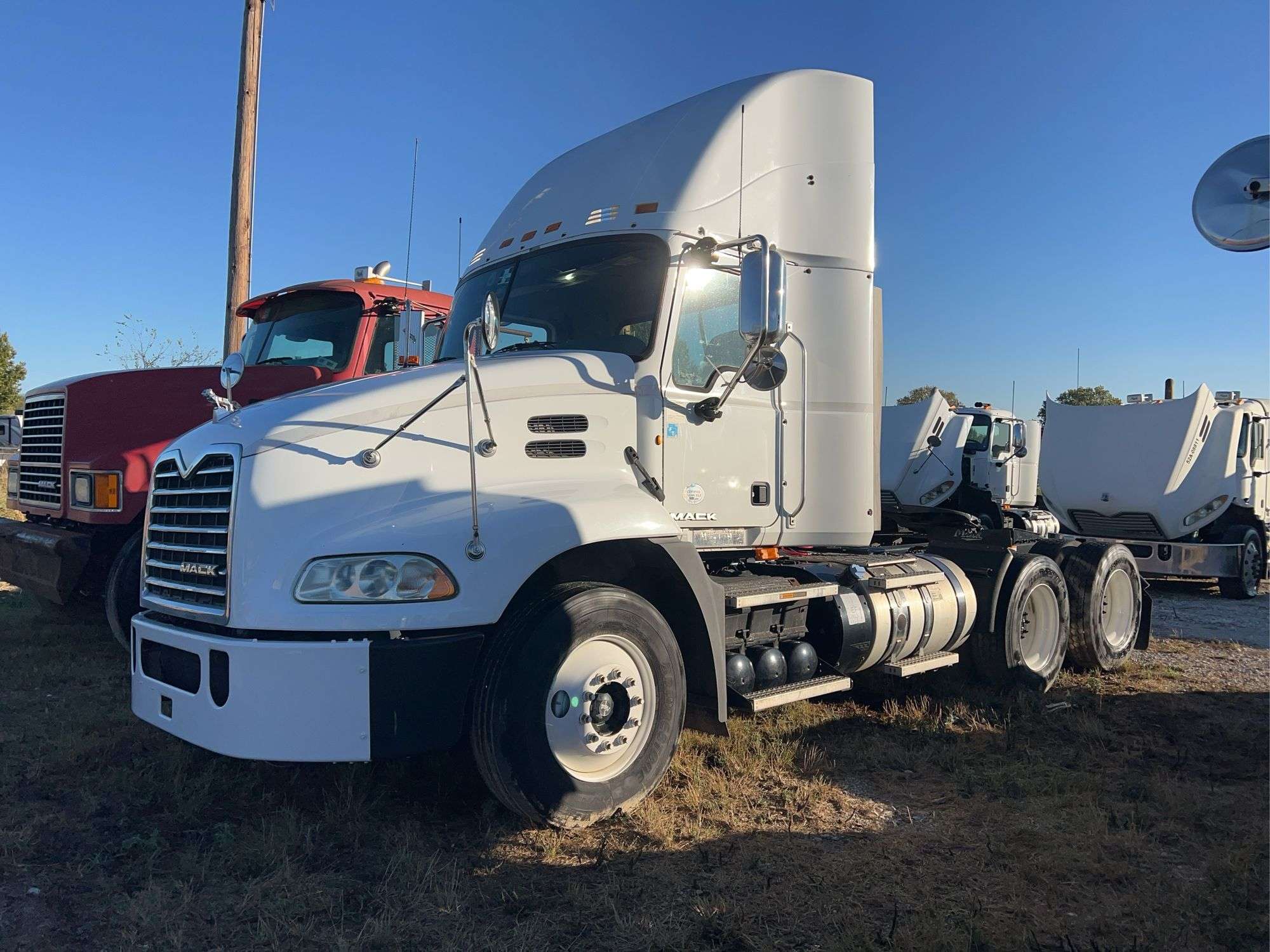 2013 Mack CXU613 showing 402,711 mi, 8,428 hrs- doesn't run