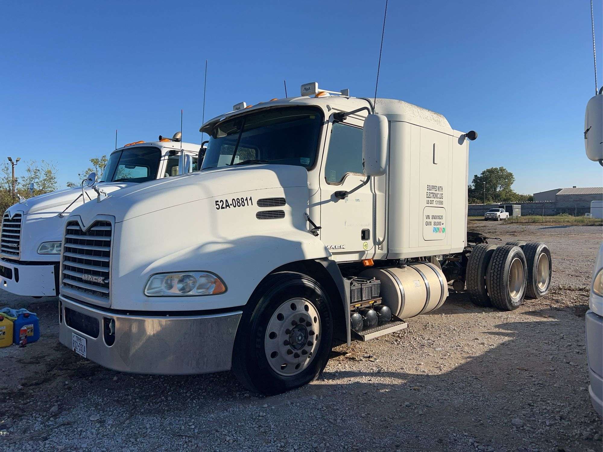 2008 Mack CXU613 showing 529,582 mi, 12,274 hrs- runs
