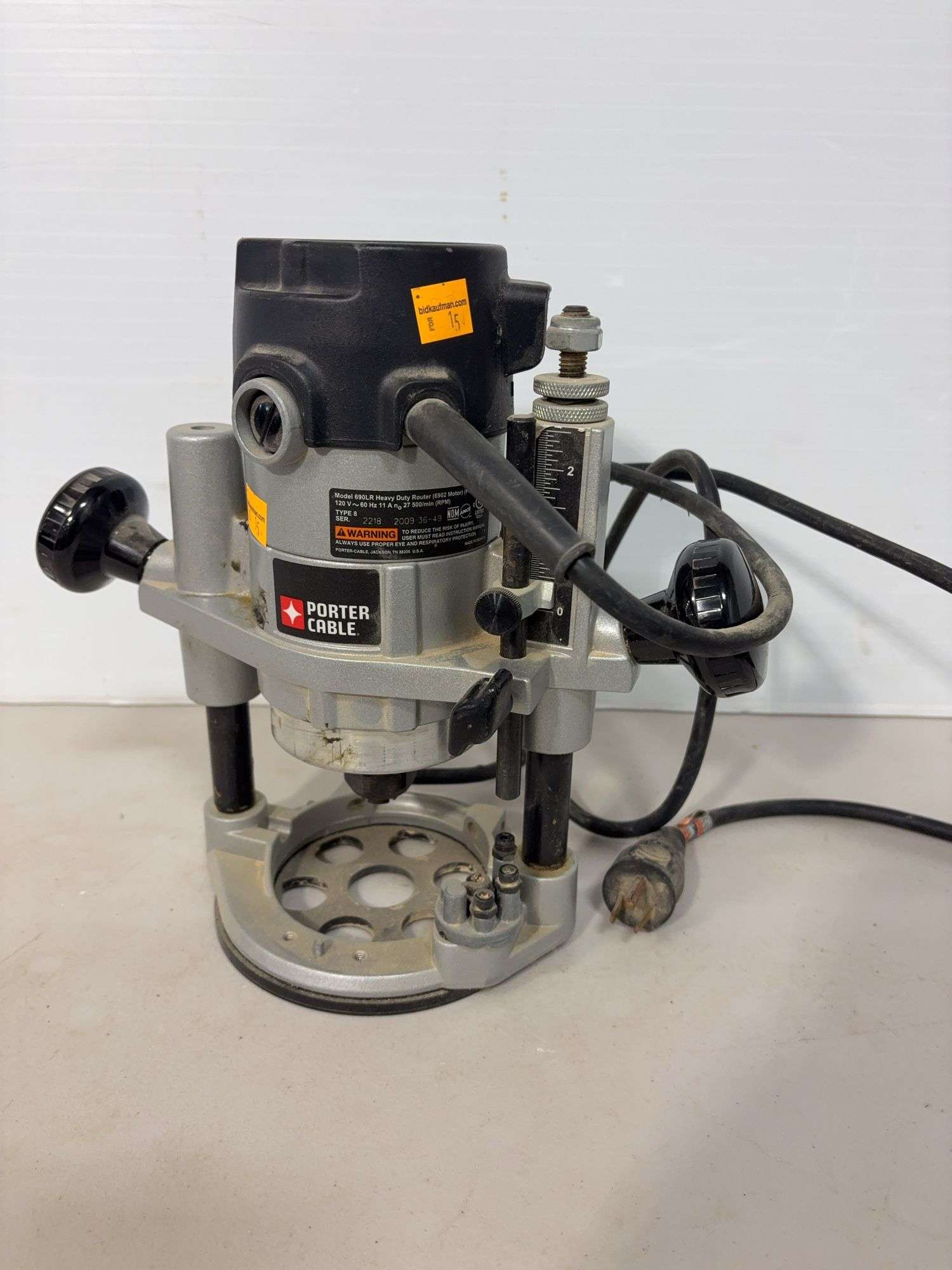 Porter cable 690LR heavy duty electric router - works
