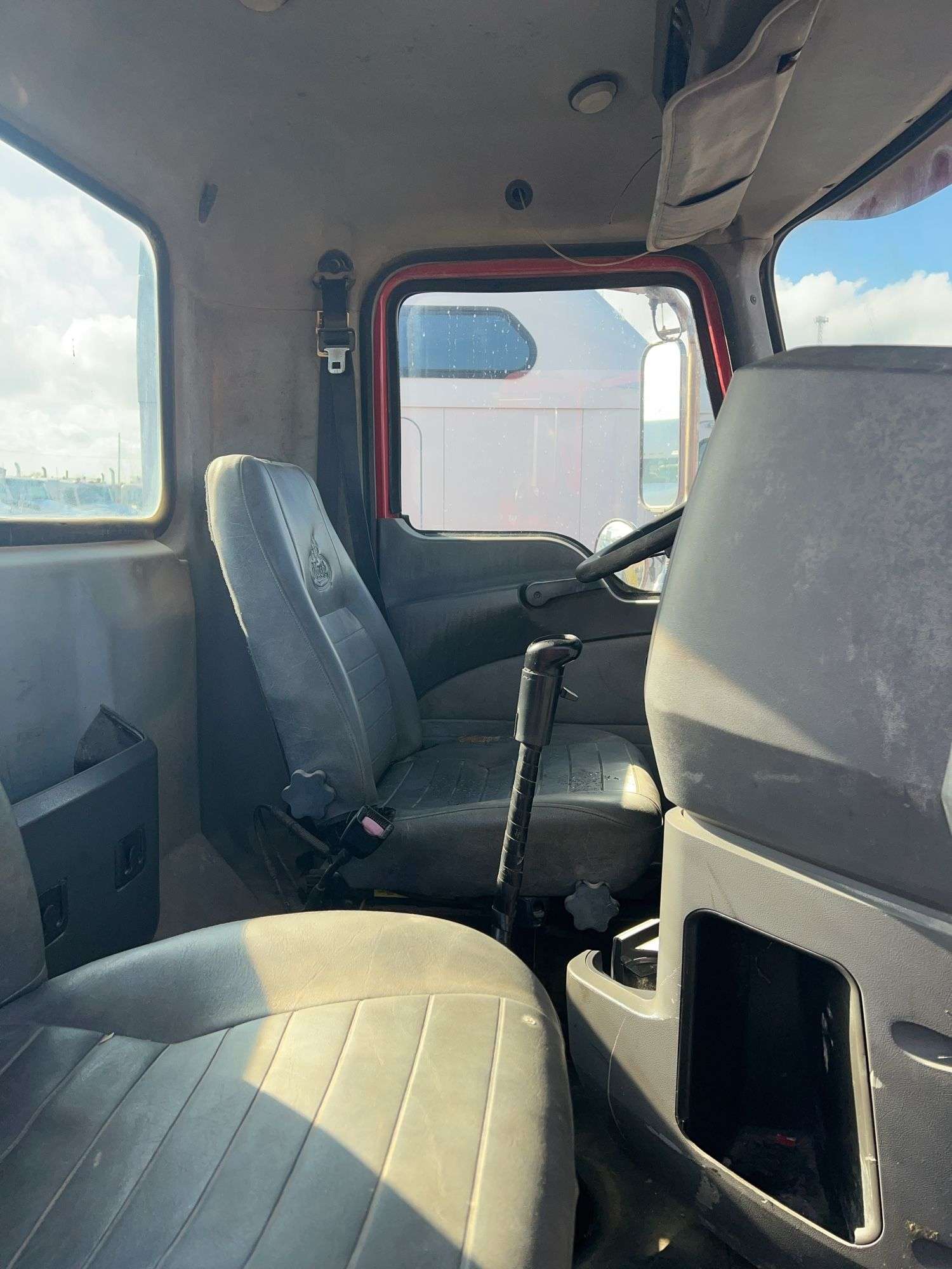 2008 Mack CHU613 showing 41,791 mi, 7,598 mi- doesn't run