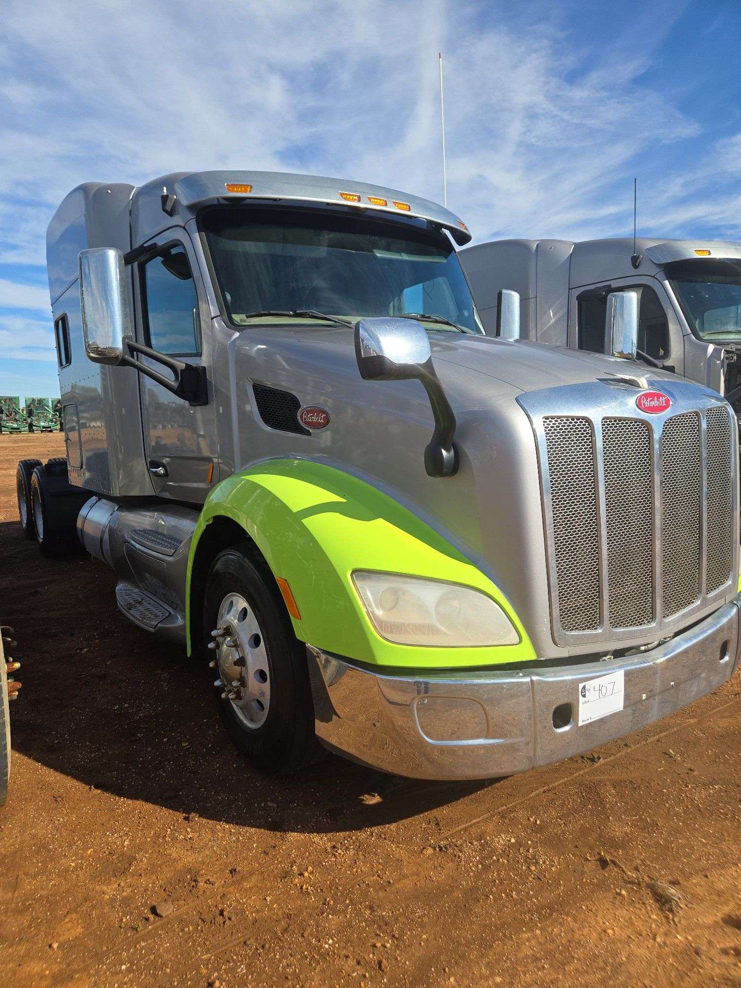 2015 Peterbilt 579 showing 416,100 mi, 22,250 hrs - runs
