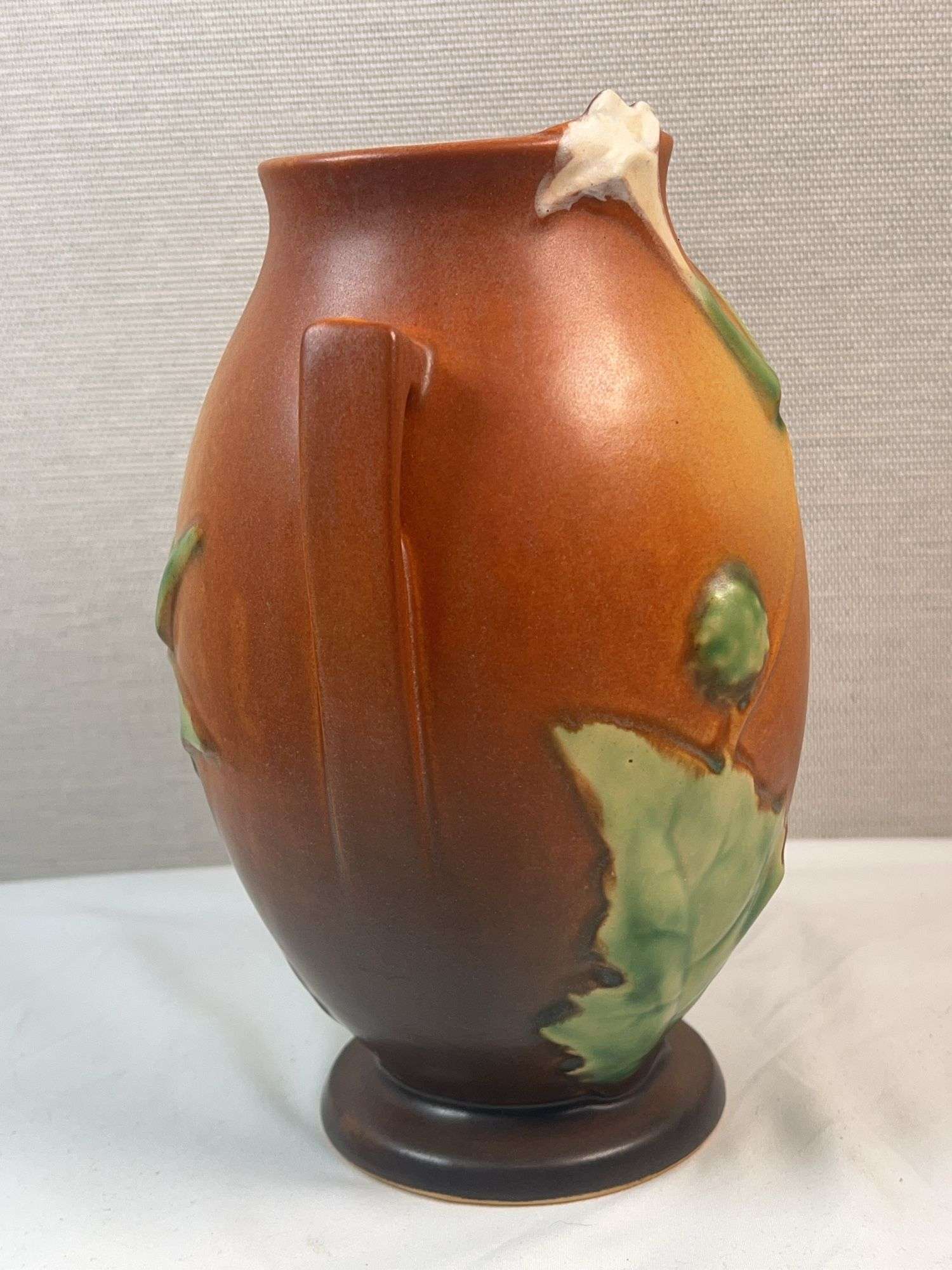 ROSEVILLE THORNAPPLE VASE 818-8