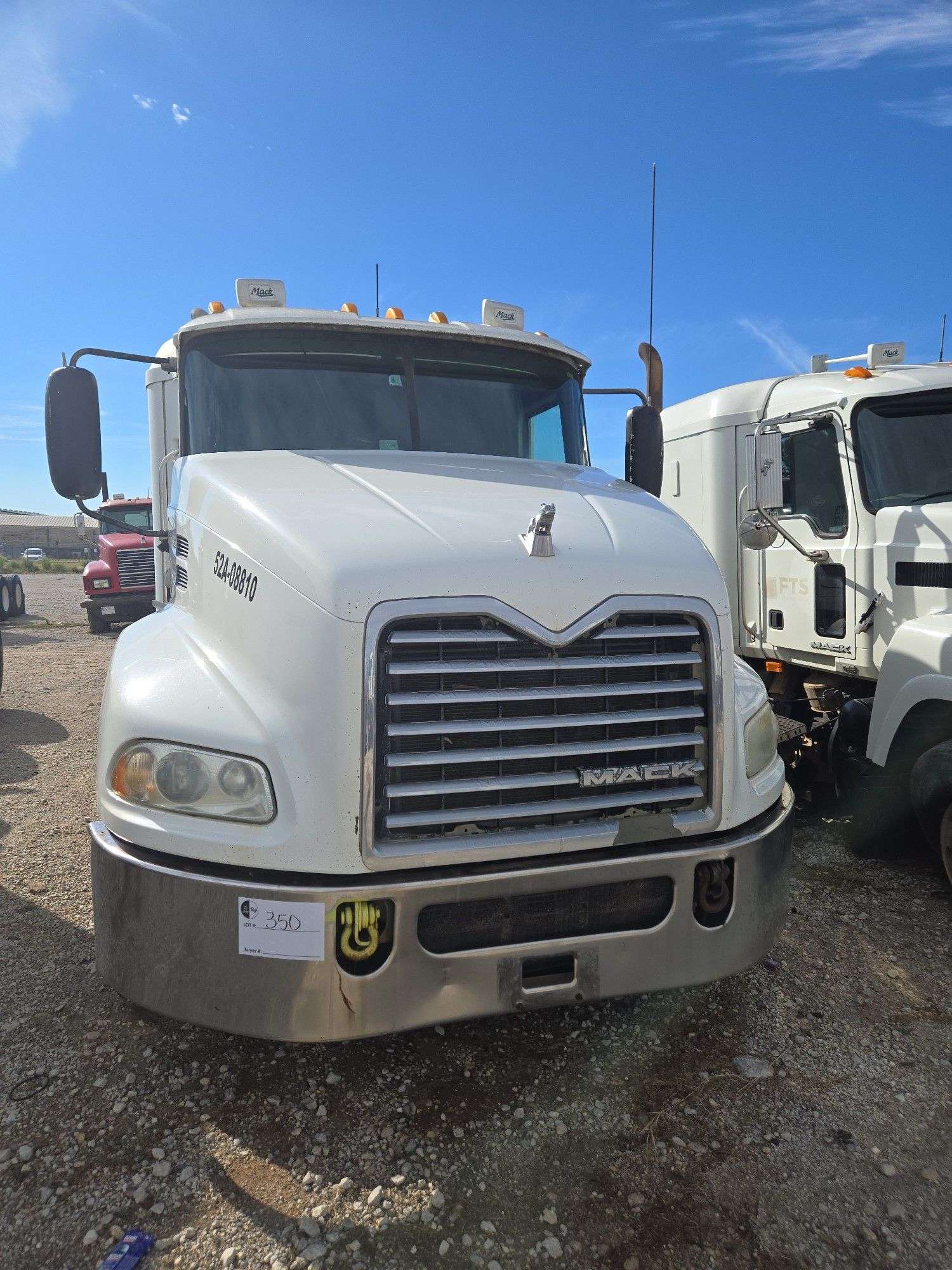 2008 Mack CXU613 showing 559,053 mi, 14,786 hrs- runs