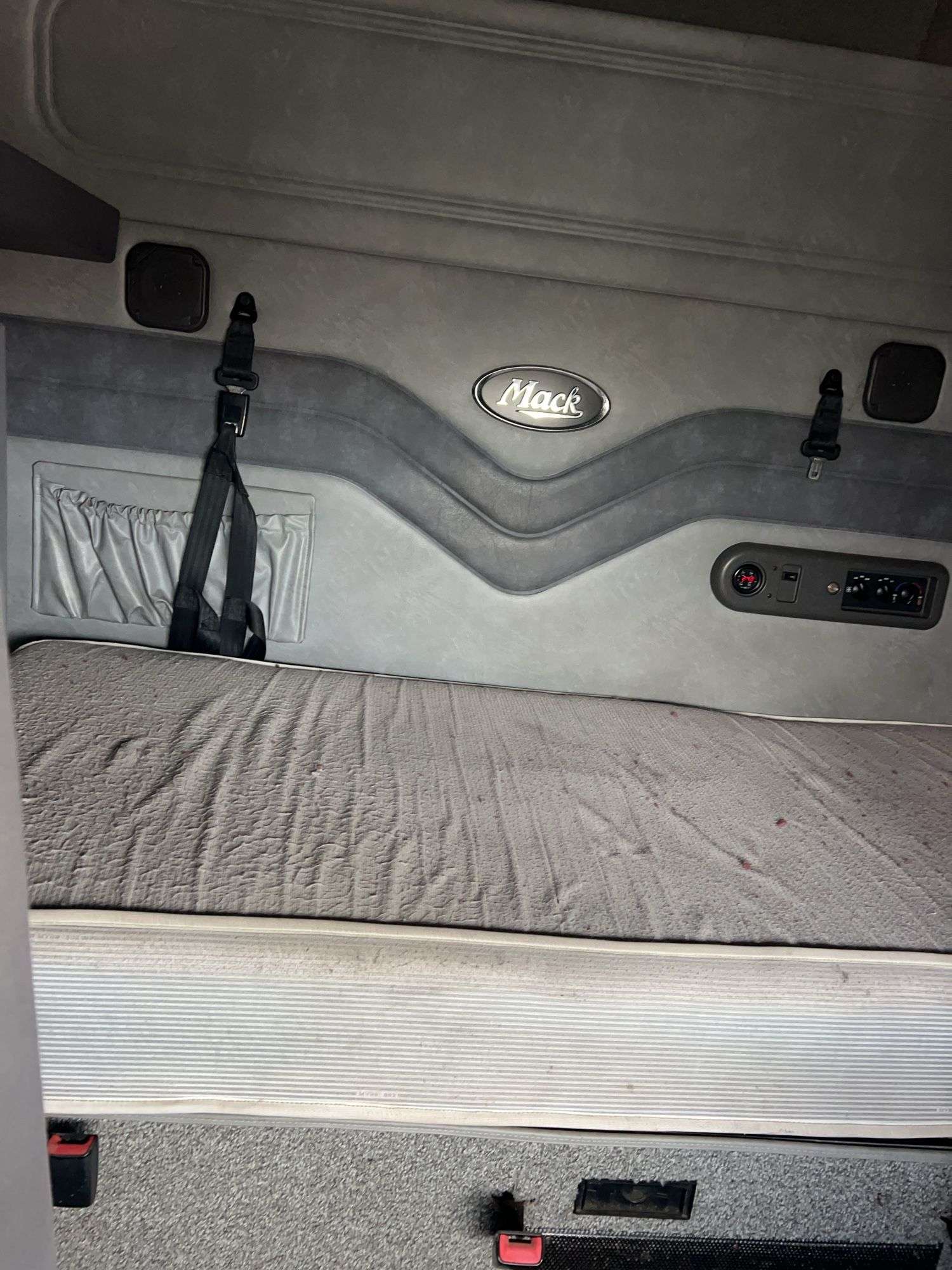 2014 Mack CXU613 showing 573,964 mi, 13,880 hrs - runs