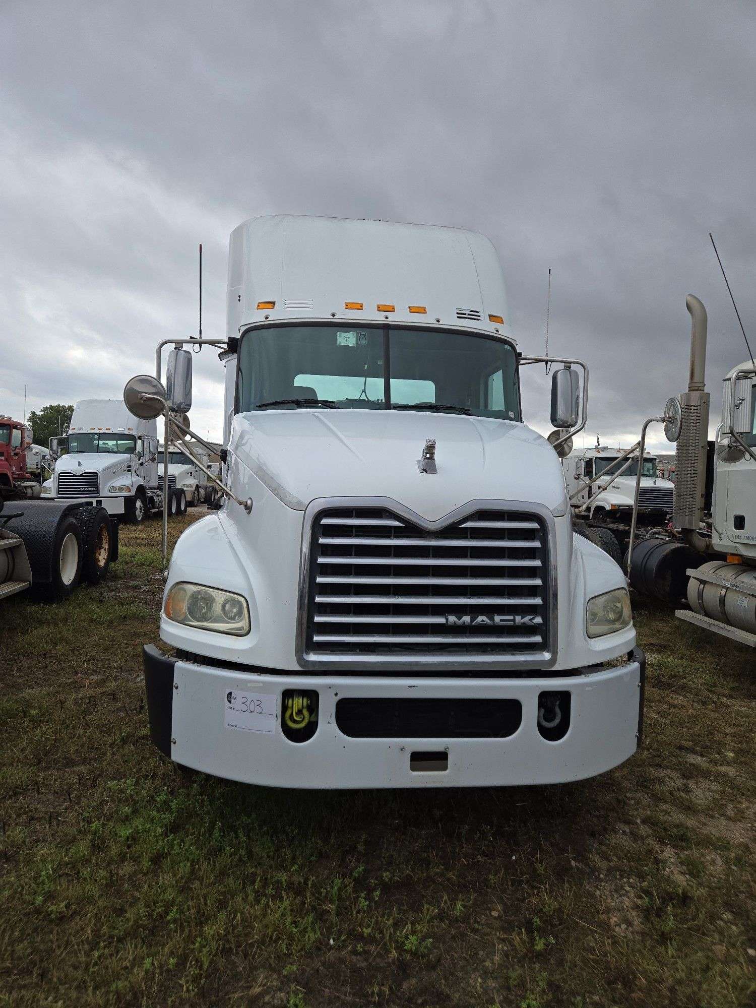 2013 Mack CXU613 showing 359,326 mi, 8,691 hrs - runs