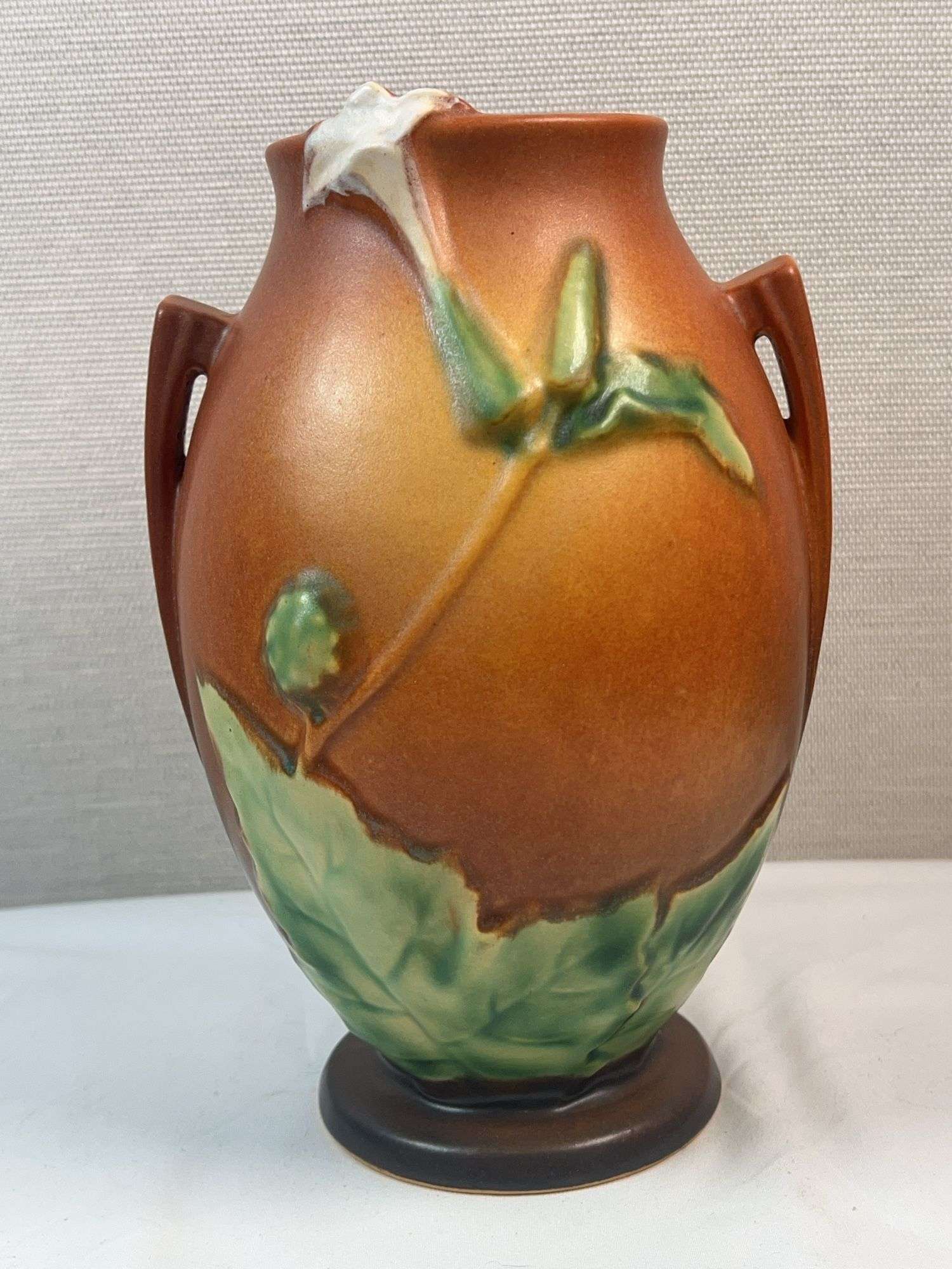 ROSEVILLE THORNAPPLE VASE 818-8
