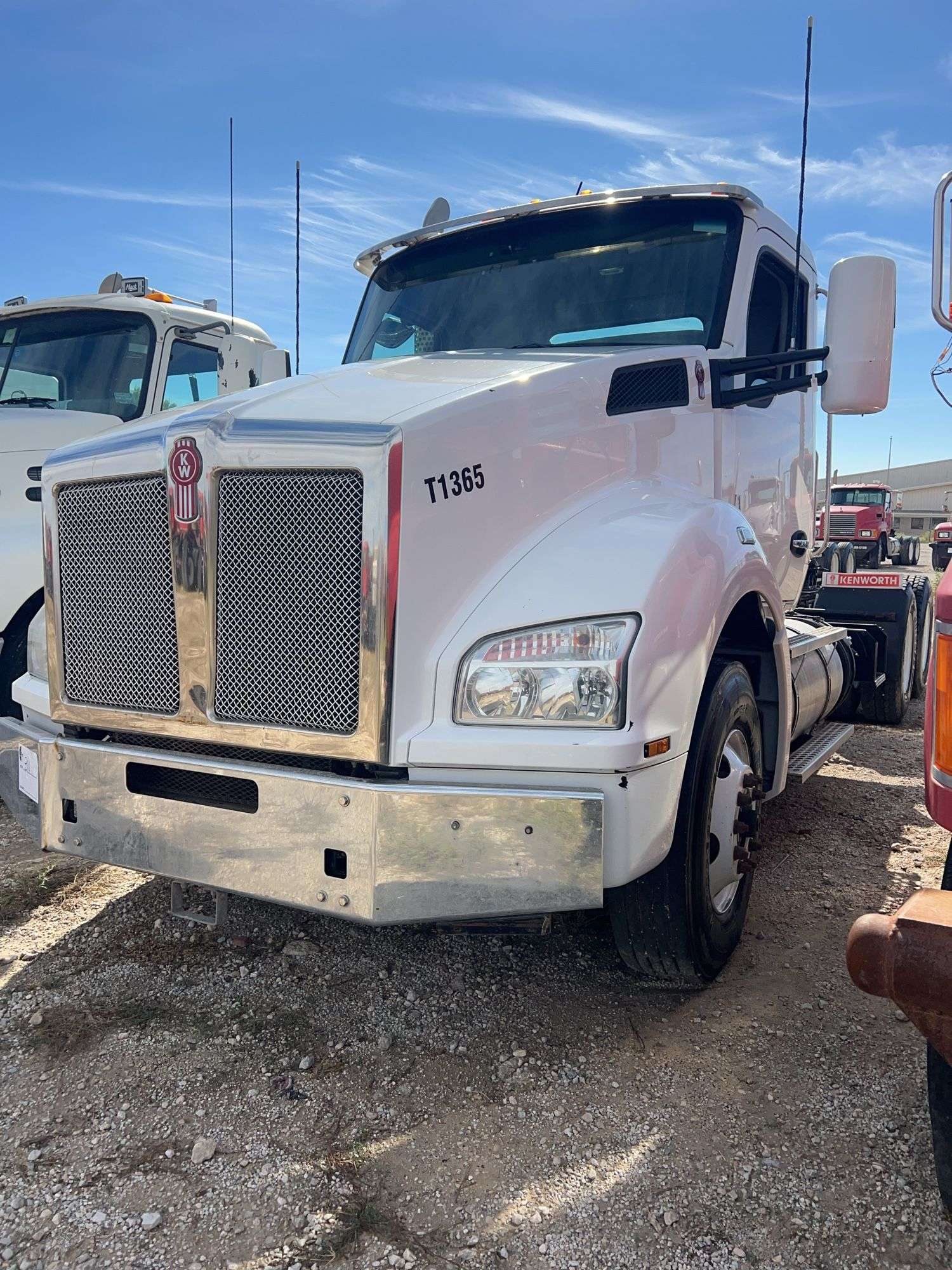 2018 Kenworth T880 showing 26,719 mi, hrs unknown - doesn't run
