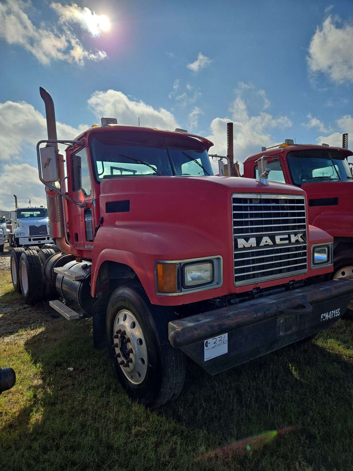 2007 Mack CHN613 showing 55,977 mi, 15,504 hrs- doesn't run