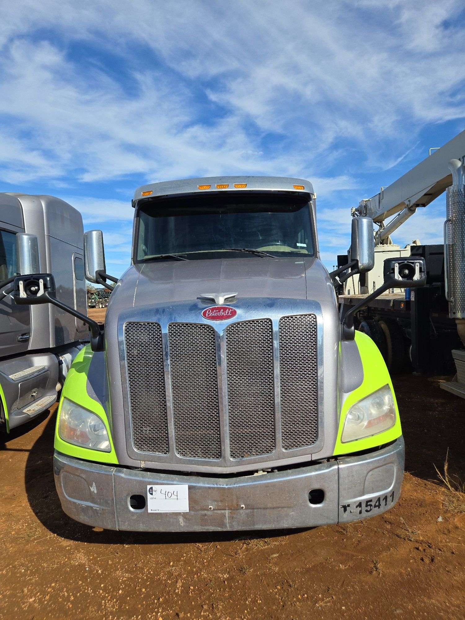 2015 Peterbilt 579 showing 424,747 mi, 22,986 hrs - runs