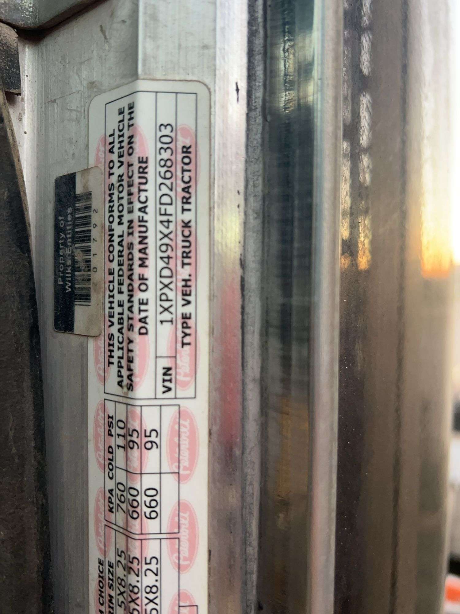 2015 Peterbilt 389 showing 53,258 mi, 8,978 hrs- runs