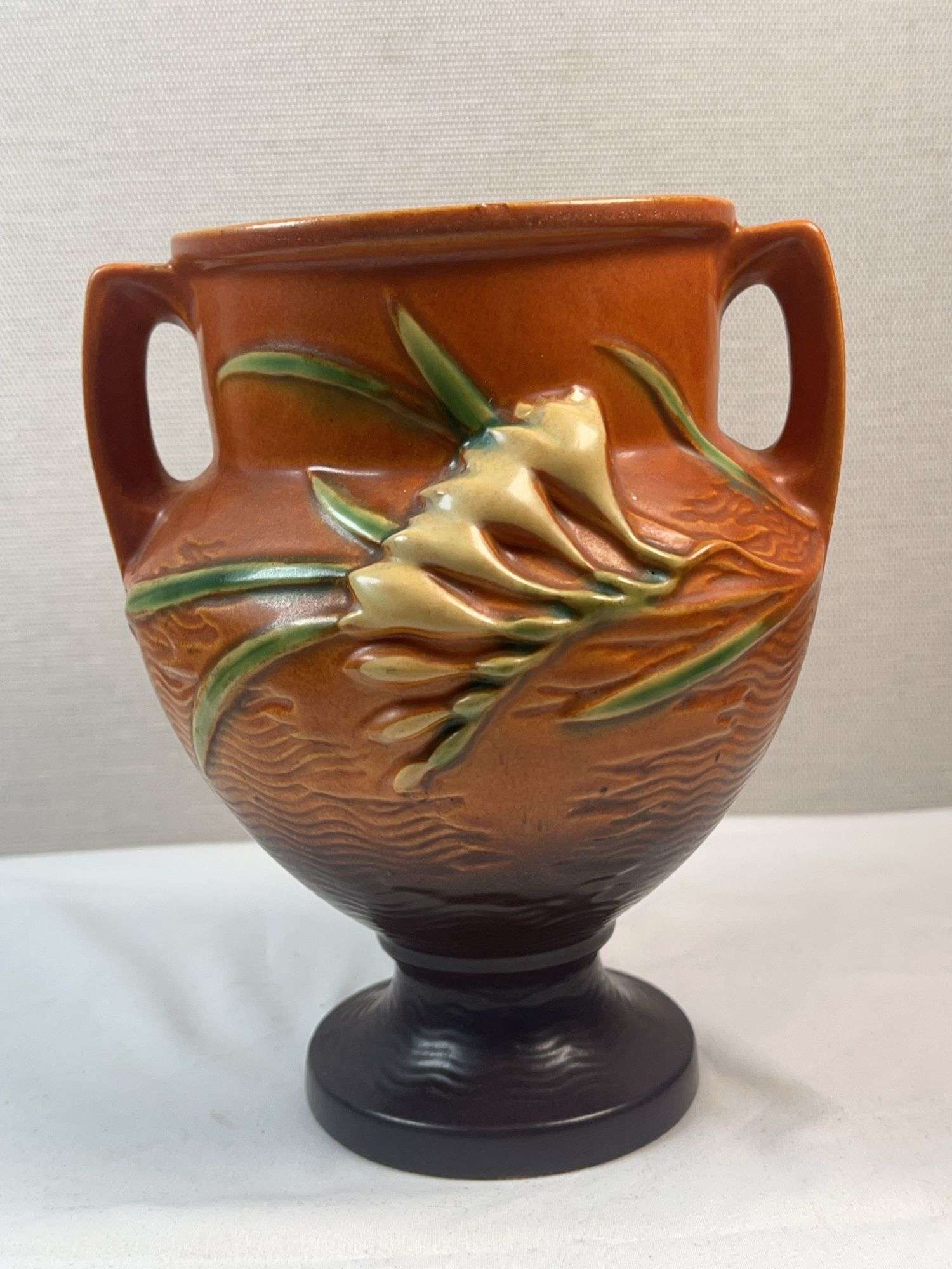 Roseville 8" Handled Freesia Vase in Tangerine - 196-8.