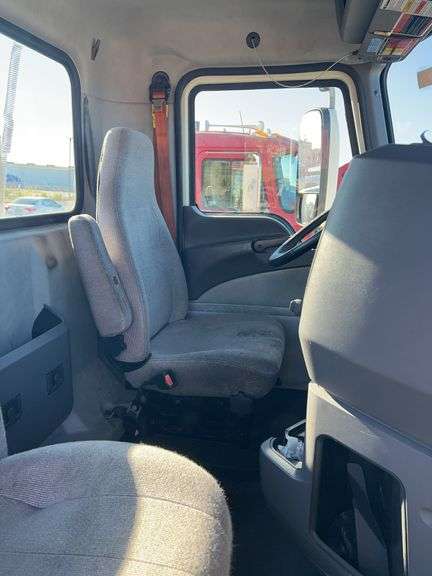 2014 Mack CXU613 showing 501,255 mi, hrs unknown- runs