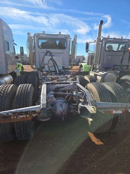 2014 Peterbilt miles & hrs unknown - doesn't run