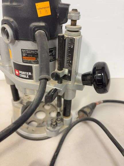 Porter cable 690LR heavy duty electric router - works