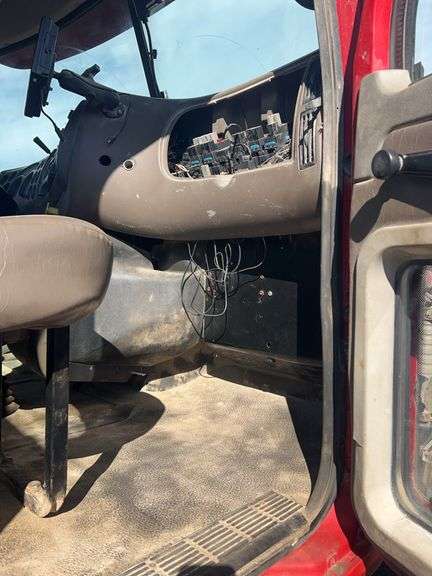 2007 Mack CHN613 showing 57,568 mi, 15,558 hrs - runs