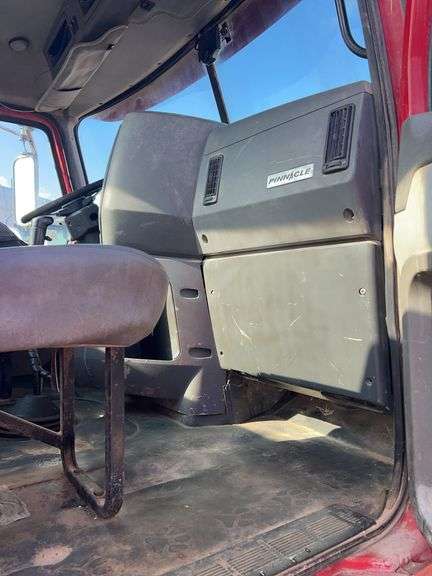 2008 Mack CHU613 showing 41,791 mi, 7,598 mi- doesn't run