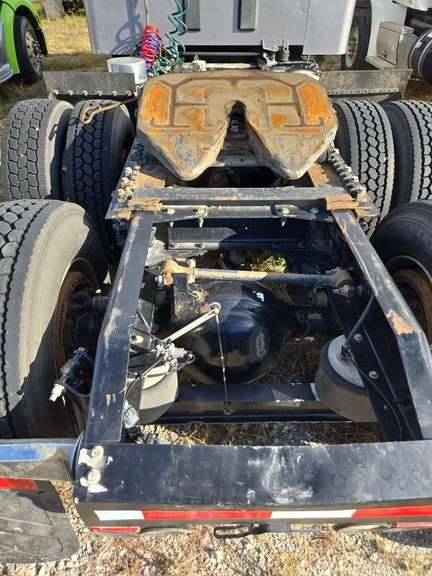 2015 Peterbilt 579 507,402 mi, hrs unknown- doesn't run