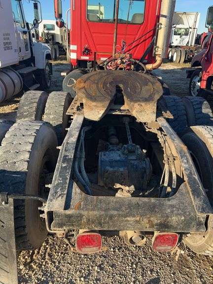 2007 Mack CHU613 showing 38,067 mi, 13,851 hrs- runs