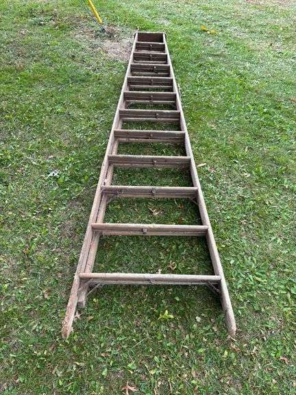Wood step ladder