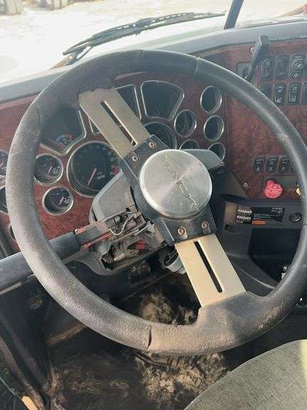 2007 Mack CXP613 showing 551,127 mi, 17,645 hrs - doesn't run