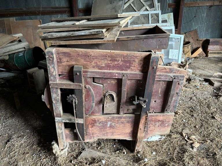 Vintage threshing/grain cleaning machine ￼