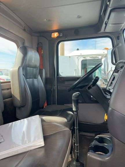 2019 Kenworth T8 showing 17,891 mi, 3,432 hrs - runs