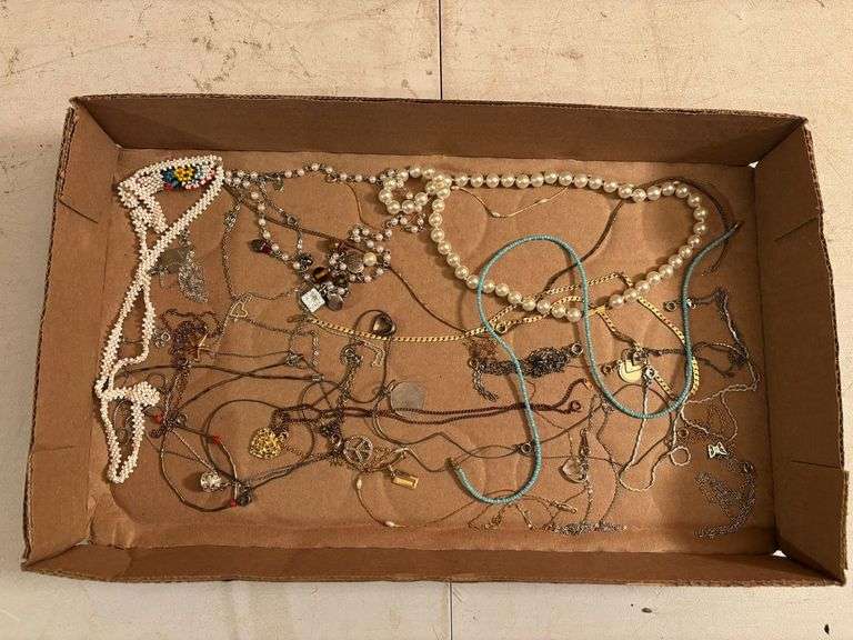 Assorted jewelry