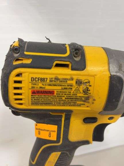 DeWalt cordless impact driver & cordless drill driver w/ battery charger - works
