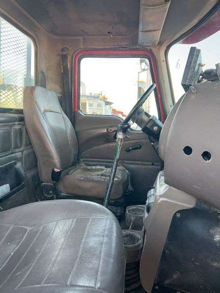 2007 Mack CHN613 showing 89,052 mi, hrs unknown- runs