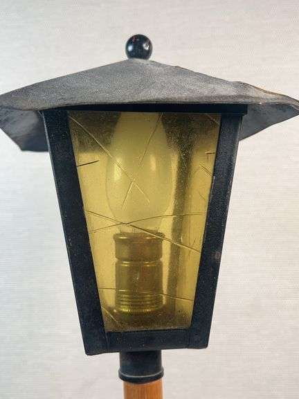 Hand-Carved Black Forest Drunkard Lamp – Man Leaning on Street Post