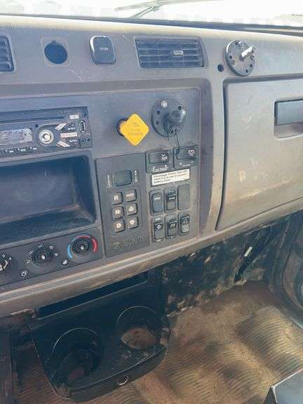 2018 Peterbilt PB348 showing 35,437 mi, 6,164 hrs - runs