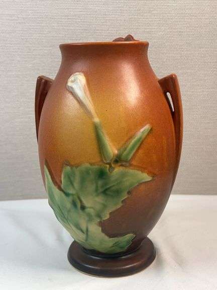 ROSEVILLE THORNAPPLE VASE 818-8