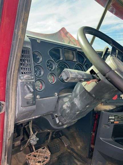 2012 Mack CHU613 showing 30,835 mi, 15,715 hrs - runs