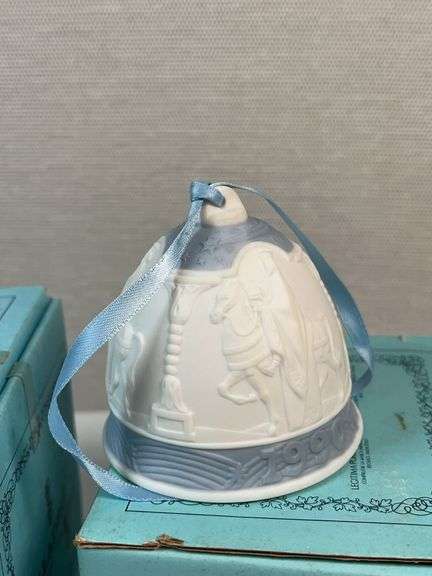1990 LLADRO BELL AND ORNAMENT