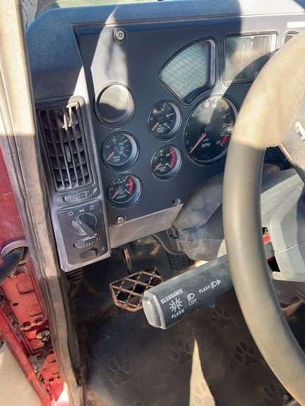 2012 Mack CHU613 showing 30,190 mi, 11,155 hrs- runs