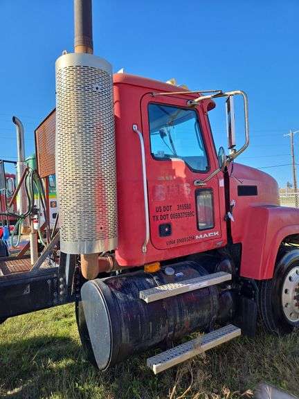 2008 Mack CHU613 showing 59,117 mi, 12,663 hrs- runs