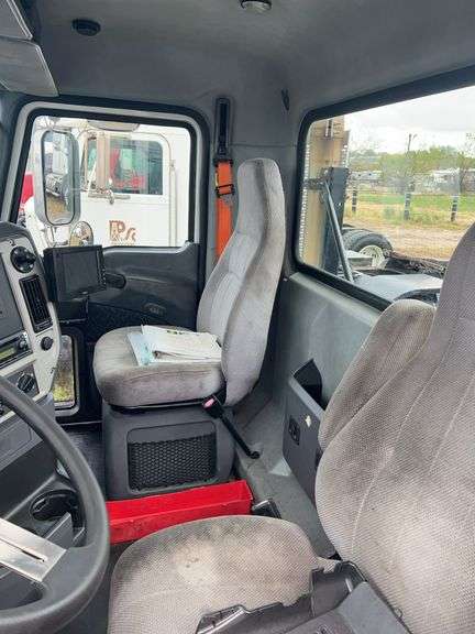 2013 Mack CXU613 showing 359,326 mi, 8,691 hrs - runs