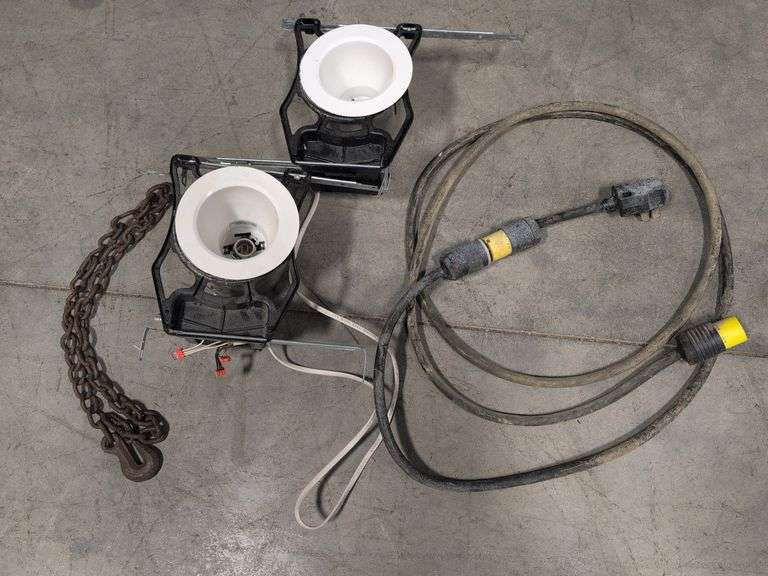4.5’ chain with hook, (2) recessed lights, and 16’ 30 A generator wire