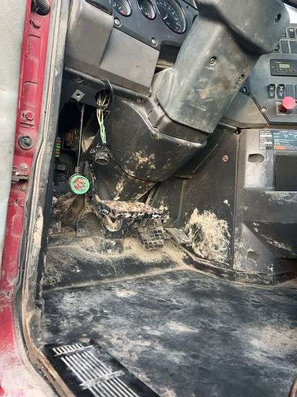 2008 Mack CHU613 showing 63,099 mi, 1,155 hrs- runs