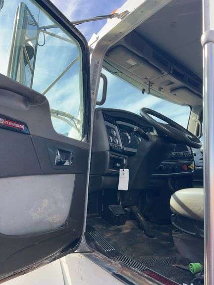 2019 Kenworth T8 showing 13,248 mi, 2,512 hrs - runs