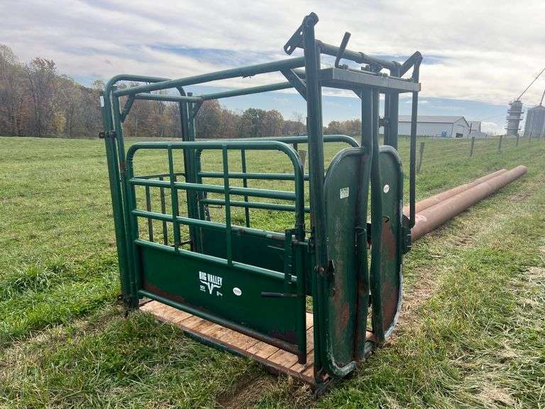 BIG VALLEY CATTLE CHUTE