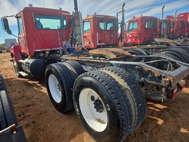 2008 Mack CHU613 showing 52,438 mi, 10,237 hrs - runs