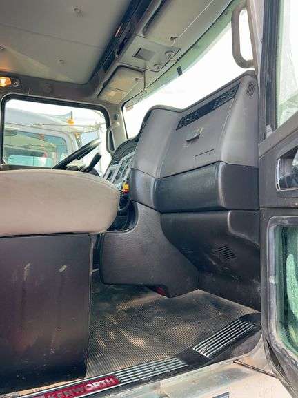 2019 Kenworth T8 showing 13,248 mi, 2,512 hrs - runs