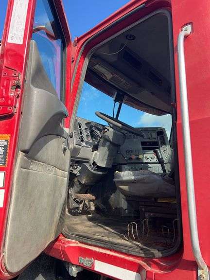 2008 Mack CHU613 showing 50,530 mi, 12,375 hrs- runs