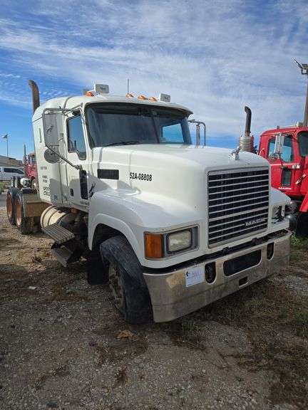 2008 Mack CHU613 showing 566,424 mi, 15,328 hrs- runs