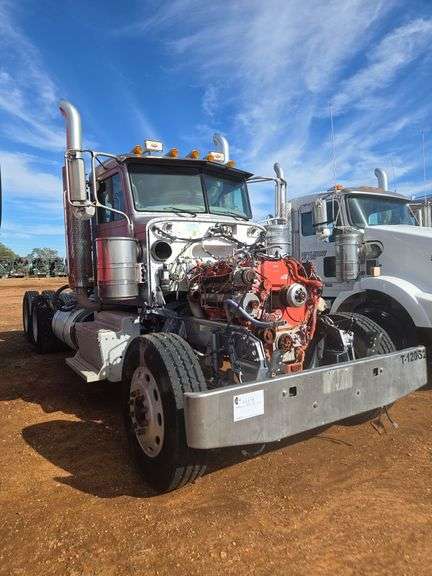 2012 Peterbilt 388 showing 30,080 mi, 7,495 hrs - doesn't run