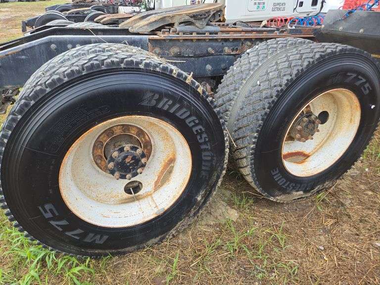 2008 Mack CHU613 showing 41,791 mi, 7,598 mi- doesn't run