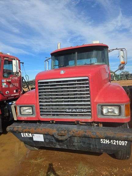 2012 Mack CHU613 showing 30,835 mi, 15,715 hrs - runs